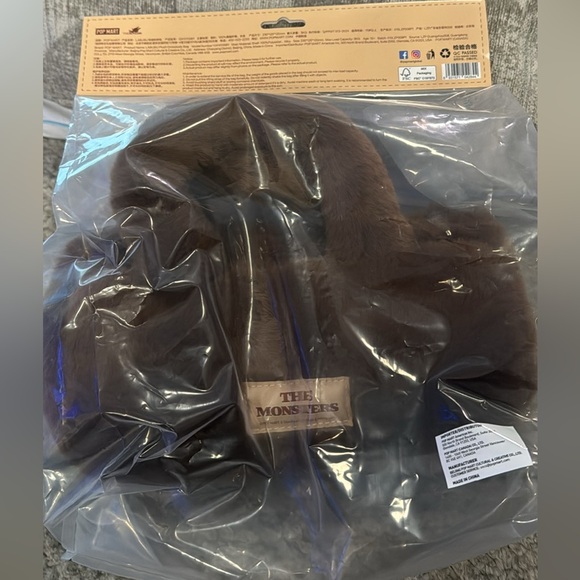 Pop mart labubu plush bag - brand new and authentic - Picture 3 of 3